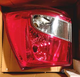 FARO SUZUKI SX4 S-CROSS POSTERIORE SINISTRO