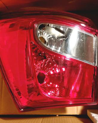 FARO SUZUKI SX4 S-CROSS POSTERIORE SINISTRO