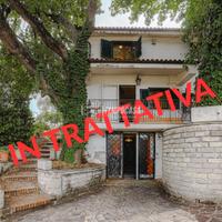 VILLA UNIFAMILIARE CON GIARDINO