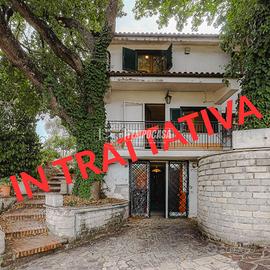 VILLA UNIFAMILIARE CON GIARDINO