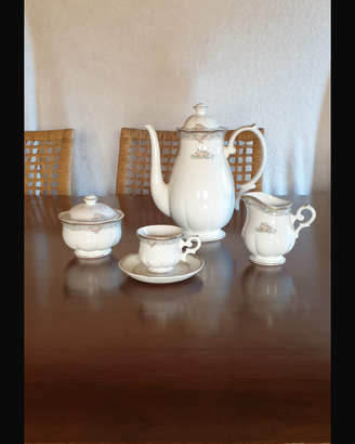 Servizio piatti caffè in porcellana e oro zecchino