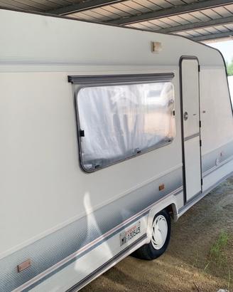 Roulotte Adria 6 posti - € 2.000 - veranda inclusa