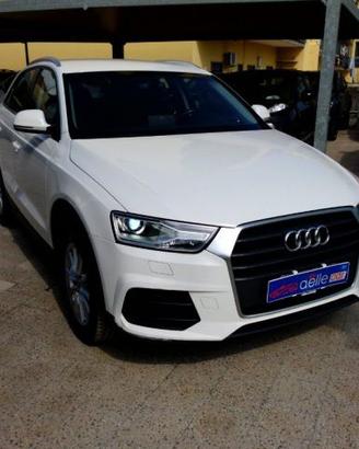 AUDI Q3 2.0 TDI 120 CV Business