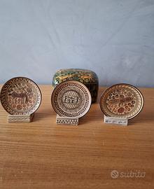 Scatoletta vintage con 3 piattini e sostegni
