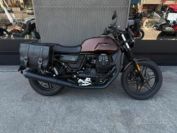Moto Guzzi V7 night pack