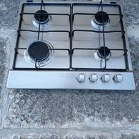 Piano cottura usato  a gas a quattro fuochi