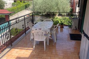 Trilocale con ampio terrazzo Santa Lucia