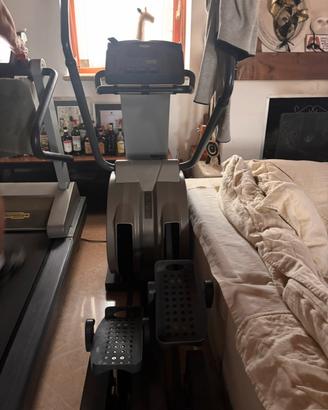 Ellittica cross trainer da palestra tecnogym