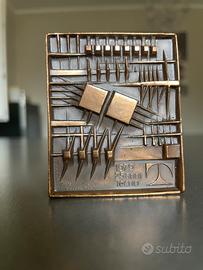 Arnaldo Pomodoro scultura/medaglia in bronzo
