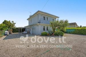 Casa indipendente di 175 m² con 4 locali e box aut