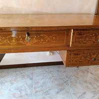 Scrivania in stile Luigi XVI con intarsi