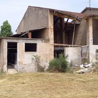 Grande Casale da Ristrutturare con Terreno Castigl