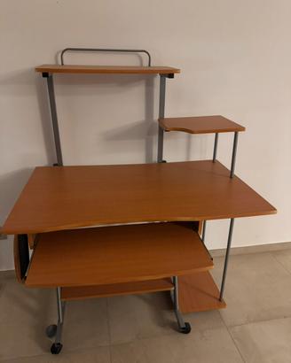 scrivania con rotelle