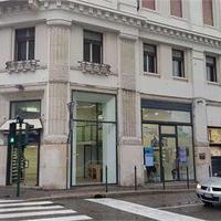 AMPIO LOCALE COMMERCIALE VARIE POSSIBILITA'