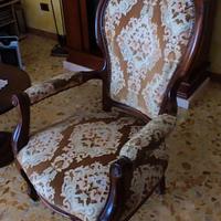 N.2 Poltrone in legno e tessuto