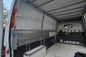 allestimento porta vestiti per furgone