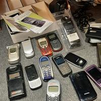 ( VENDUTI ) cellulari retro' 