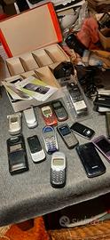 ( VENDUTI ) cellulari retro' 