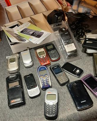 ( VENDUTI ) cellulari retro' 