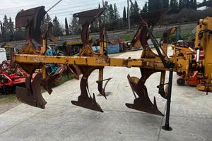 ARATRO TRIVOMERE MORO