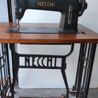 Antica macchina da cucire Necchi