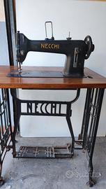 Antica macchina da cucire Necchi