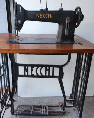 Antica macchina da cucire Necchi