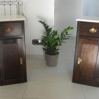 Comodini in legno con base in marmo