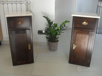 Comodini in legno con base in marmo
