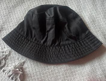 Cappello pioggia Prada