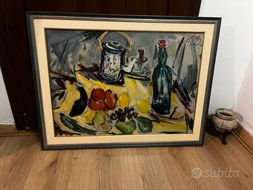 Natura morta con teiera bottiglia e frutta