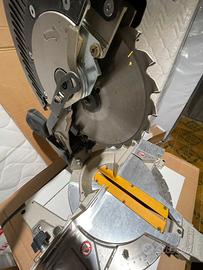 Troncatrice Dewalt 