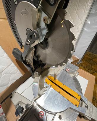 Troncatrice Dewalt 