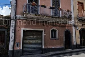 Casa singola con terrazza e cortile a Linguaglossa