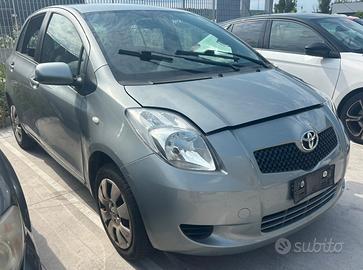 TOYOTA YARIS per ricambi usati
