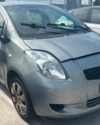 TOYOTA YARIS per ricambi usati
