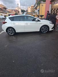 Toyota auris LEGGI BENE