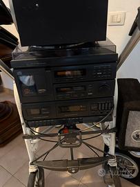 Stereo con giradischi e casse