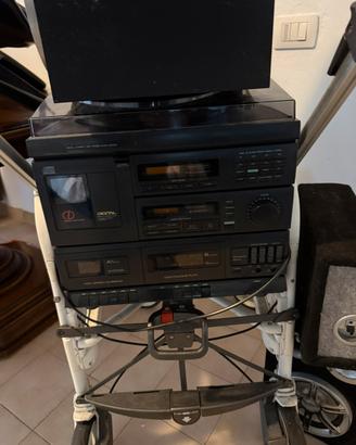 Stereo con giradischi e casse