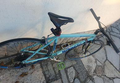 Bici bianchi telaio corsa ultra-leggera