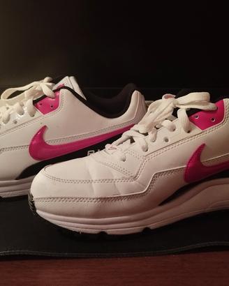 Nike air max con logo rosse