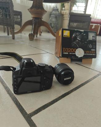 Nikon D3200 + 18-55 VR II | (Meno di 4k scatti) 