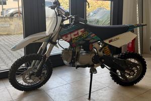 Pit bike