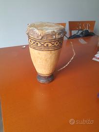 Piccolo tamburo africano