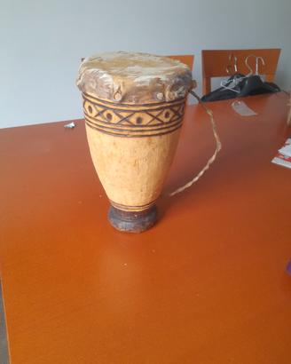 Piccolo tamburo africano