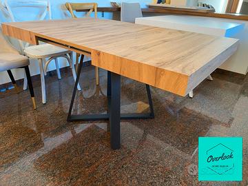 Tavolo allungabile nuovo in forma quadrata