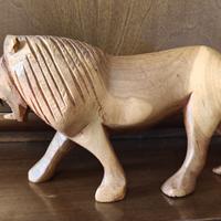 Leone intagliato a mano, artigianato etnico Africa