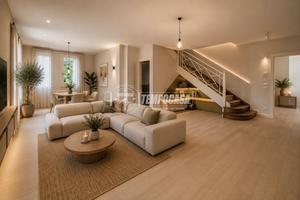Elegante porzione di bifamiliare completamente ris