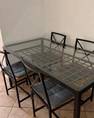 Tavolo in ferro battuto con vetro