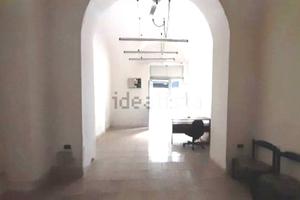 Bottega Via S.Nicolò al Borgo,9 -P.zza Cavour-CT